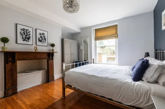 Elegant Georgian Flat in Historic Bath with Garden