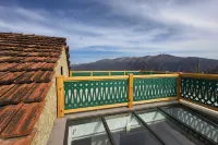 Hovk Farms Hotels in 