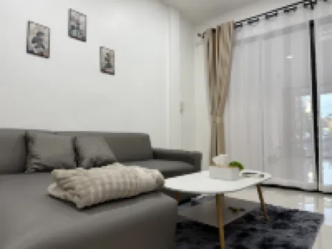 O Pha Suk House (LeeGardens Plaza Hatyai) 5 mins