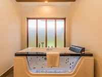 Munal and Mayur Resort - Wellness Retreat Pvt Ltd - Hot Tub