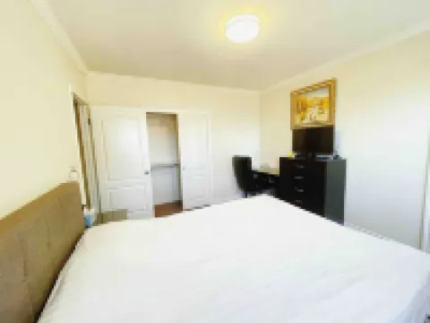 Alhambra Private Suite with Bath & Parking