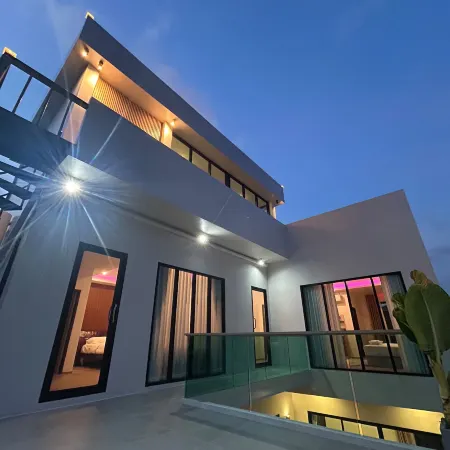 Luxury 4BR Private Pool Villa + Sunset Rooftop