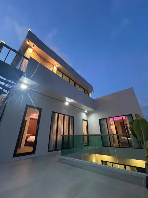 Luxury 4BR Private Pool Villa + Sunset Rooftop
