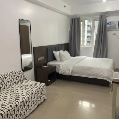 Shore Residence, Near MOA - Cozy Staycation - 1022 Mall Of Asia Concert Grounds周辺のホテル