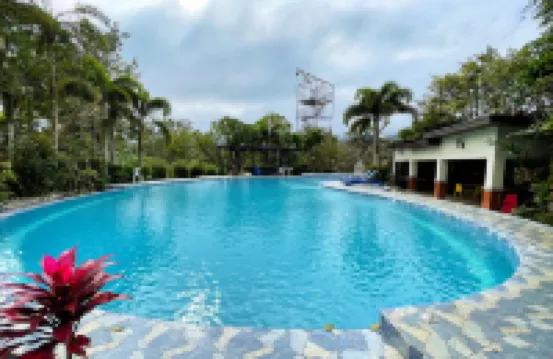 Kamayan sa Palaisdaan Hotel and Resort Quezon