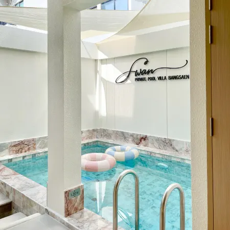 Swan Private Pool Villa Bangsaen