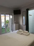 Spyros Apt.  Simple, cozy, comfortable, close to the beach - خدمة نقل من وإلى المطار