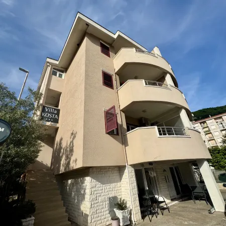 Apartments by Villa Kosta Отели рядом с достопримечательностью «Пляж Пизана»