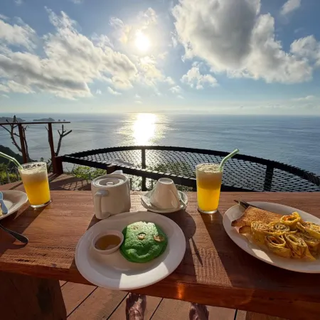 Suwehan Cliff Cottage with Hammock Nusa Penida Отели рядом с достопримечательностью «Обзорная площадка Пулау-Серибу»