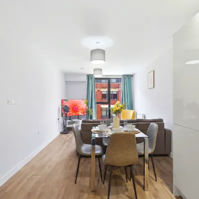 Modern Digbeth Stay | Ensuite | Free Parking Hotels near Digbeth