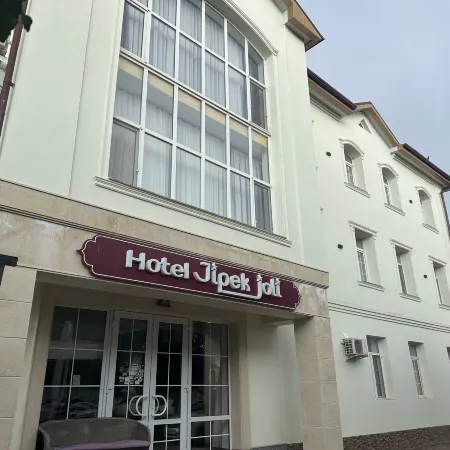 Jipek Joli Hotel