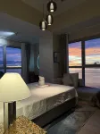 Modern Boutique Seaview Sunset 1BR with 2 Infinity Pools Next to Okada Airports MOA - Parvekkeita