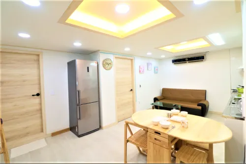 Dajeong House/Hongdae Entrance Sta.Exit7.  Party room. Lovely Big House