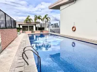 BGC Mckinley City Center Apartments - Swimmingpools