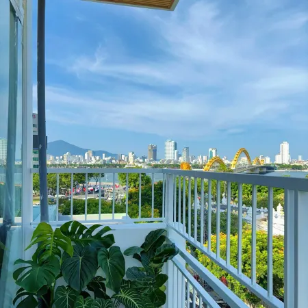 Corgi House Danang - Steps from Dragon Bridge Отели рядом с достопримечательностью «My Khe Pagoda»