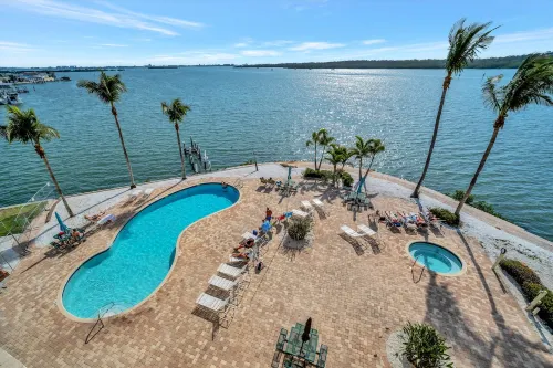 Sunlit Bayview Suite Balcony Pool & Hot Tub! Hotels in Seminole