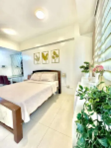 Chic Unit with Balcony - Free wifi & netflix across Naia Terminal 3 Airport