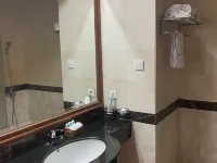 Toeti Roosseno Plaza Hotels near Mampang