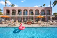 Palm Desert Suites - Pools
