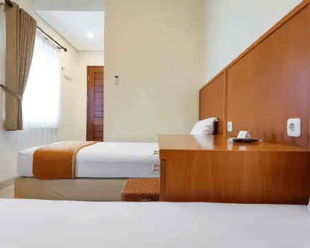 Sharon Co Living by Yurooms Hotels in Andir