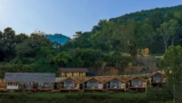 Le Doi Lakeview