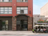 LIVN West Loop Chicago Hotels near Douglas Park