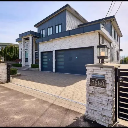 Luxury 2-Bed Suite /Private Bath/Near YVR/Free Parking