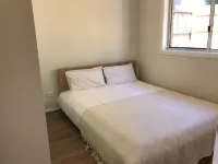 New house, walk to shopping mall, 30 mins to city -  case vacanza in affitto