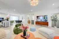 Near Strip •Beautiful 6BR8 Beds•New Furniture - Villas