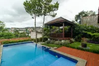 3BR Pool & Mountain View Modern Bamboo - Family Only - parking