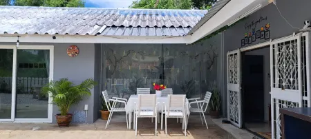 November T Beach House Отели в г. Sattahip