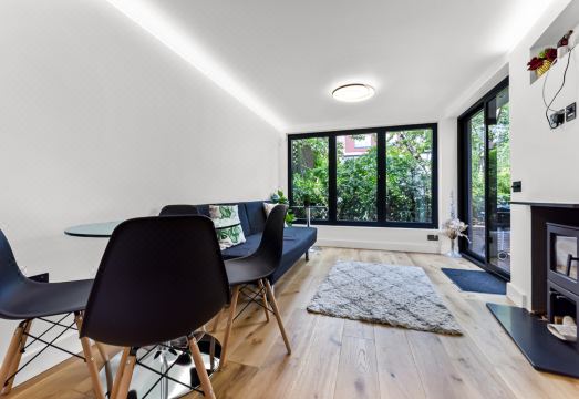 Charming Modern Chic Pad Summer House