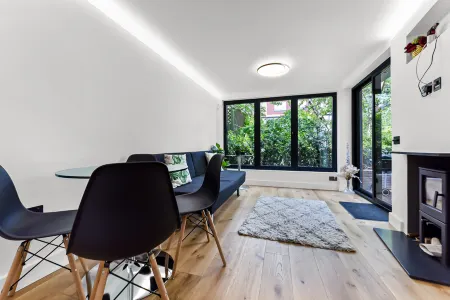 Charming Modern Chic Pad Summer House