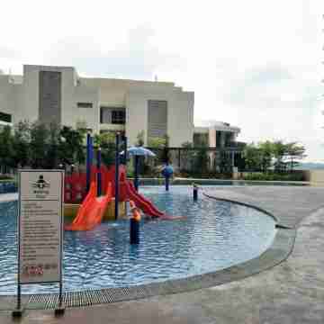 Cozy, High-Floor 2BR Apt Near LEGOLAND Fitness & Recreational Facilities
