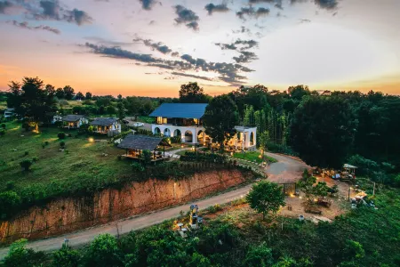 Utopua resort Отели рядом с достопримечательностью «Wat Prang»