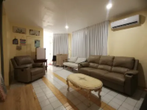 Resort’s Side Hostel near Shangrila