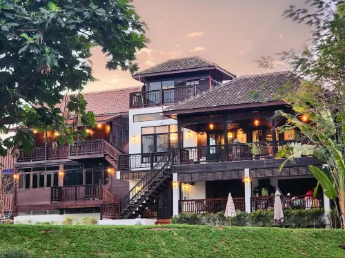 Akara House Sukhothai | Luxury Riverside Villa Hôtels à : Sawankhalok