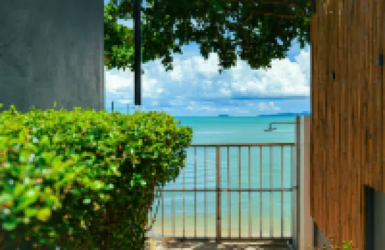 เดอะ สแตรนด์ รีสอร์ท สมุย