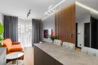 Lumina lux apartment with parking - homestay