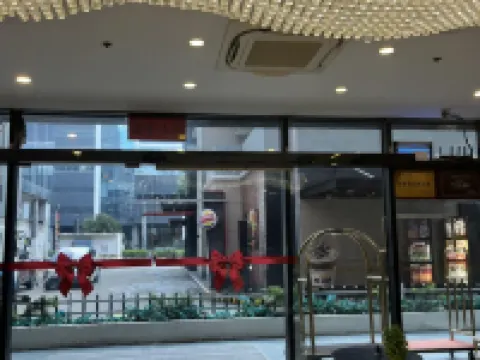 LUNA HOTEL (FORMERLY GUANGDONG HOTEL ) パサイのホテル