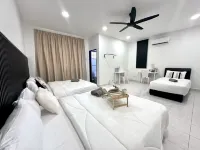 Spacious Classic 4BR Family Haven I Simpang Ampat by Jovial -  case vacanza in affitto