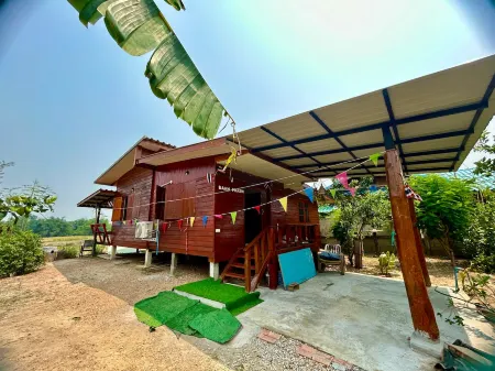 Baan Praew Farm stay (Cottage) Отели в г. Soem Ngam
