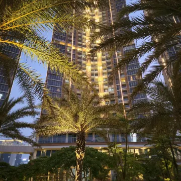 Gold Coast Seaview Apartment by MYsweethome Отели рядом с достопримечательностью «Торговый центр PIK Avenue»