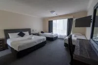Golf Place Inn Wollongong Hotel di Oak Flats