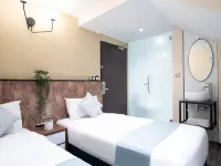 Hotel Calmo Hamilton Hotels near Colbar