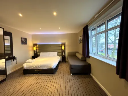 Premier Roomz Two Mills Отели рядом со станцией Capenhurst