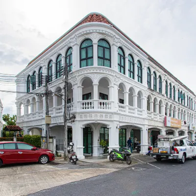 Baan Sino Phuket Hotel berhampiran Terminal Bas 2 Phuket