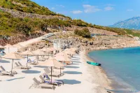 Waterfront Studio Apartment Lustica Bay - spa