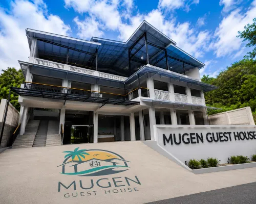 MUGEN Guest House โรงแรมในโคโมโด