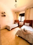 Chez Mams Guest House - Private Rooms in a Resort-Style Apartment Complex - Gym